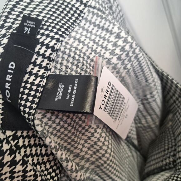 Torrid Wide Leg Studio Crepe Short NWT - Picture 5 of 7